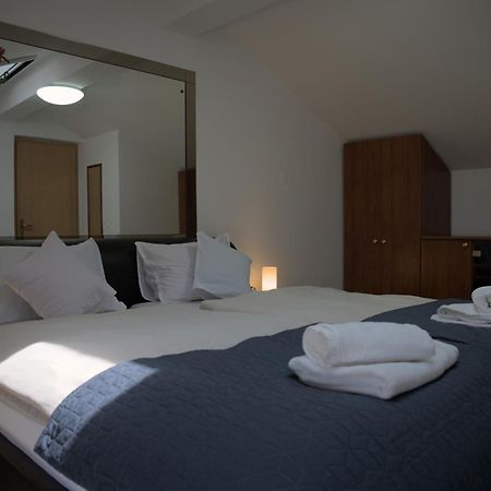 Apartmaji Soncek Izola Buitenkant foto