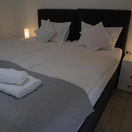 Apartmaji Soncek Izola Buitenkant foto