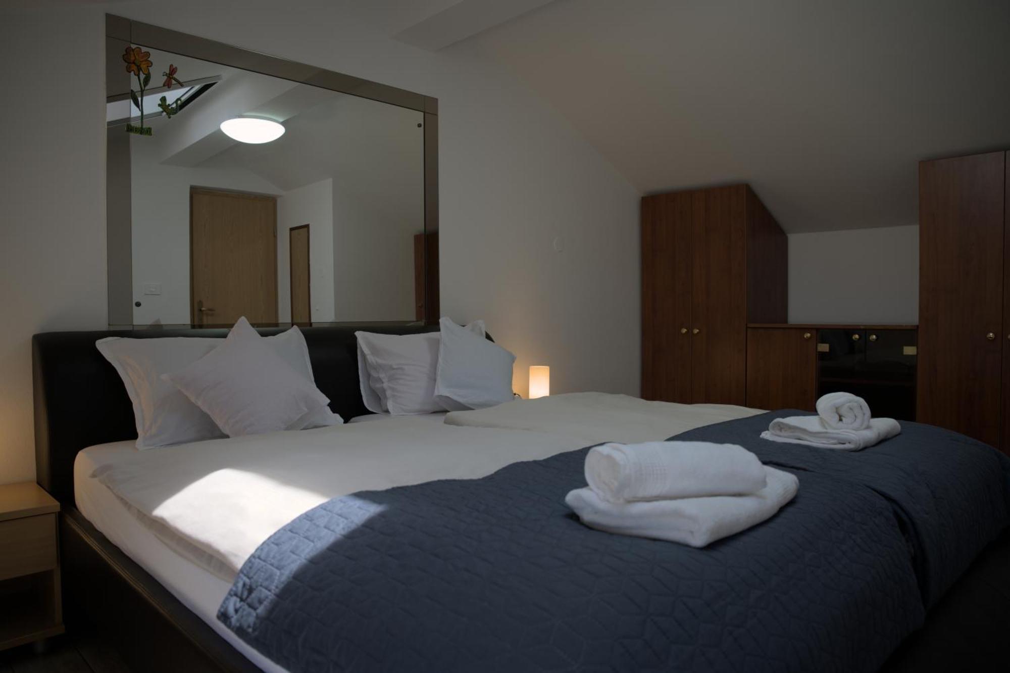 Apartmaji Soncek Izola Buitenkant foto